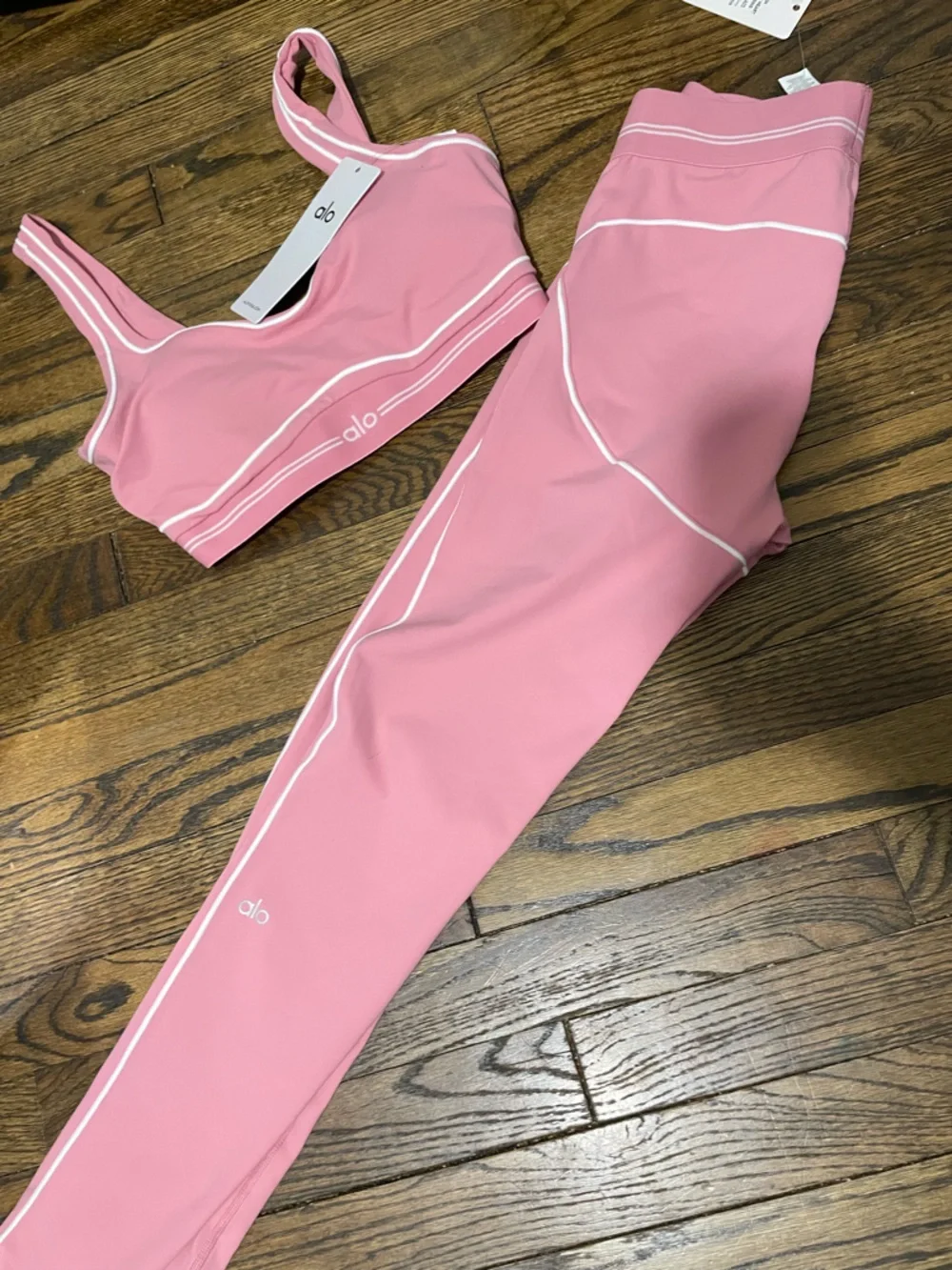 ALO Yoga Pink Seamless Piping Sports Bra & leggings! + Fast shipping!! - Picture 5 of 5